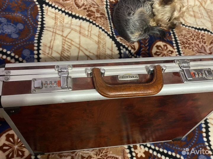 Набор ножеей и вилок в чемодане Millerhaus