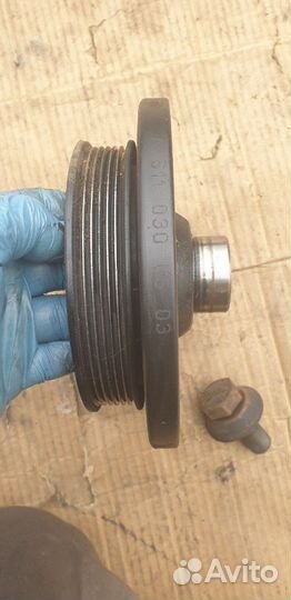 Шкиф коленчатого вала A 611 030 05 03 Mercedes Ben