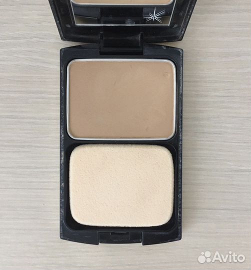 Пудра Амвей цвета загара с футляром