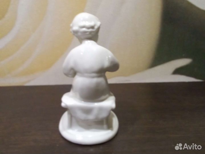 Статуэтка фарфор