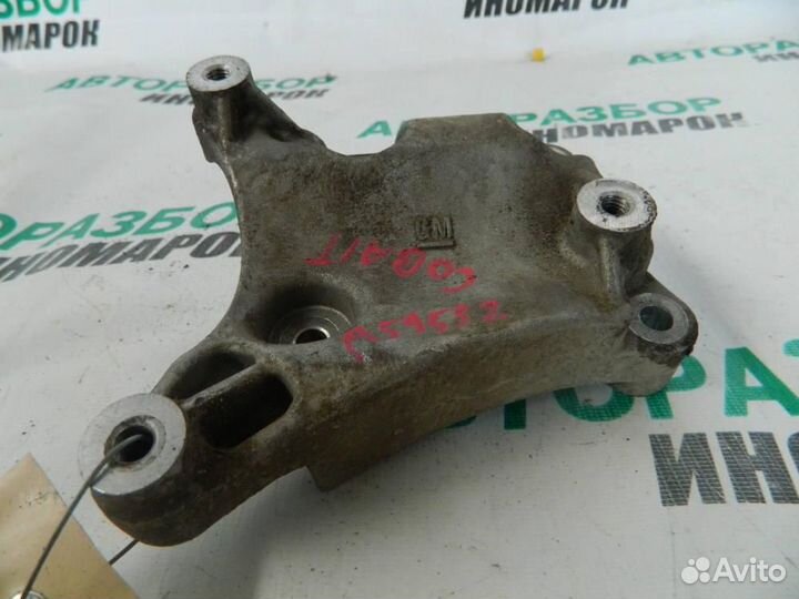 Кронштейн ролика-натяжителя руч. ремня для Chevrol