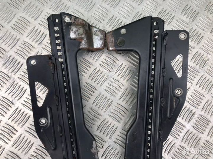 Салазки сиденья передние правые Mercedes-Benz S124