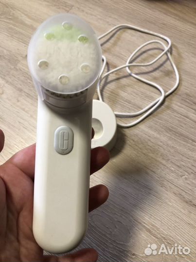 Очищающая щетка Clinique Sonic System