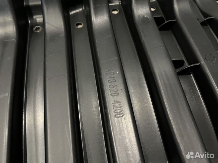 Пыльник бампера центральный Mercedes W213 новый