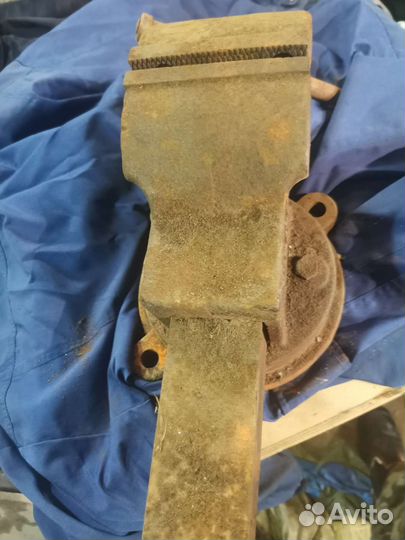 Тисы слесарные