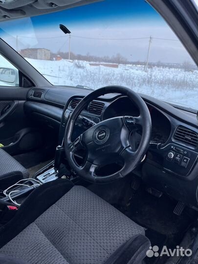 Subaru Legacy 2.0 AT, 2001, битый, 320 000 км