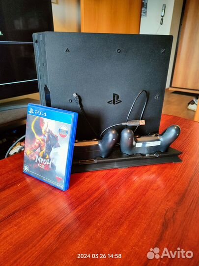 Ps4 pro 1tb, 2 геймпада + зарядная станция и игра