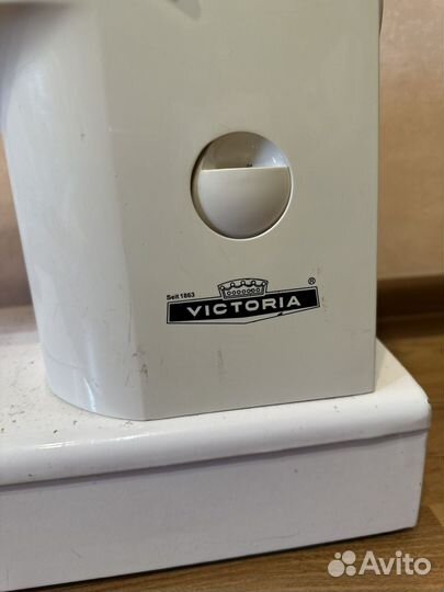 Швейная машина victoria