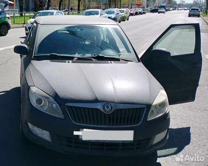 Skoda Fabia 1.2 МТ, 2011, битый, 200 000 км