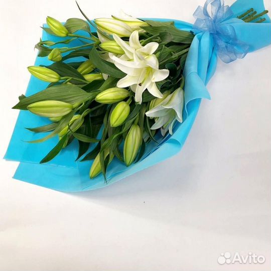 Букет из больших лилий