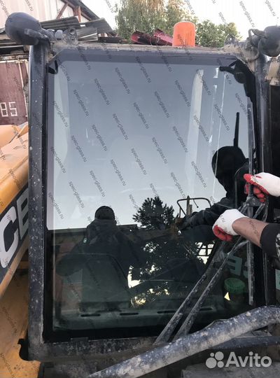 Стекло на Мини-погрузчик Takeuchi TL 130/140/150