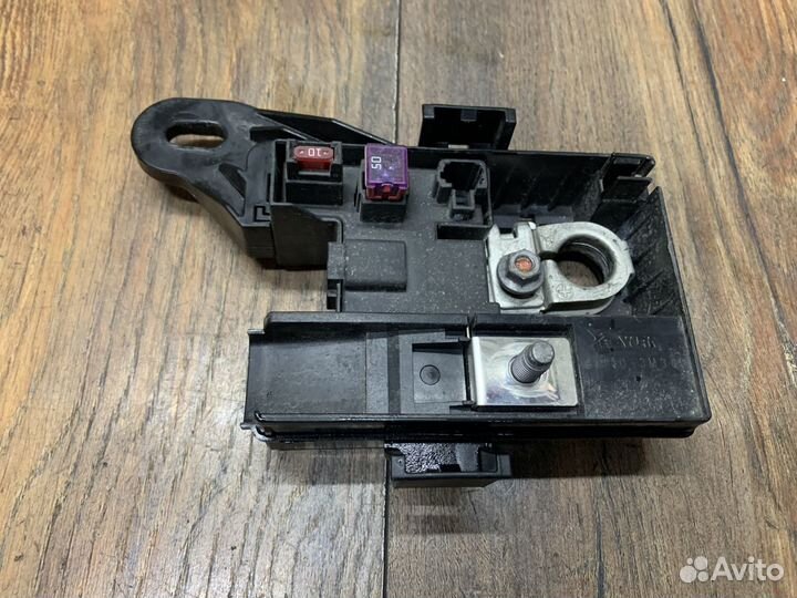 Hyundai Equus Блок предохранителей на клемму