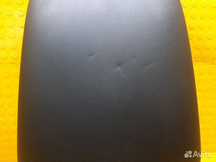 Б/У подлокотник В хорошем состоянии, оригиналnnУ