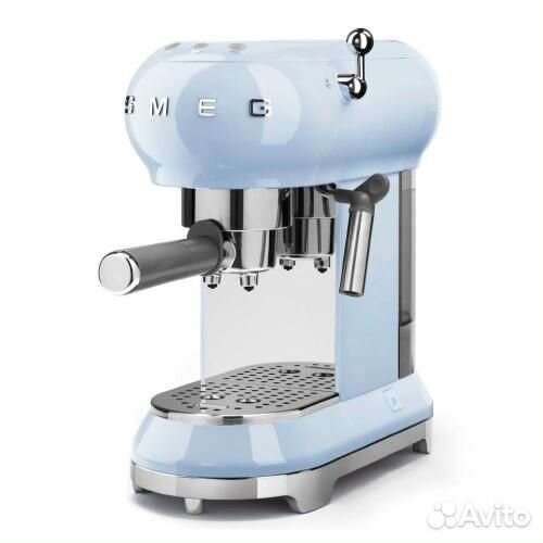 Кофеварка рожковая Smeg ECF01, пастельный голубой