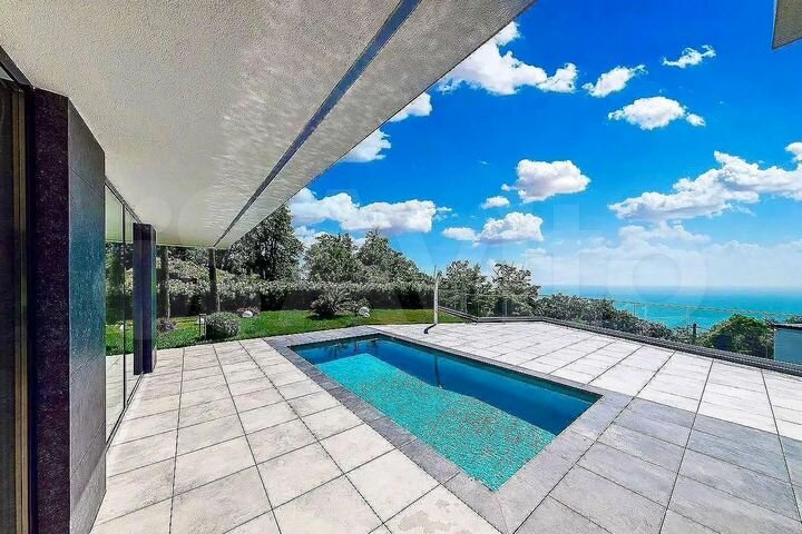 Дом 247 м² на участке 7,5 сот.