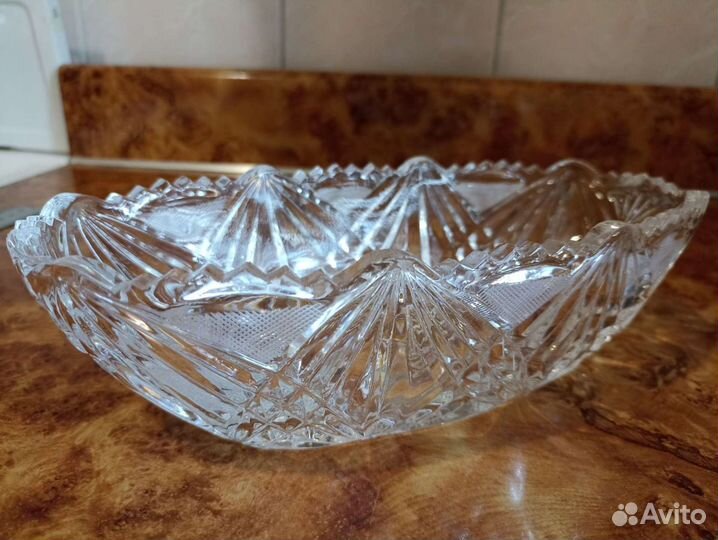 Удлинённый салатник хрустальный