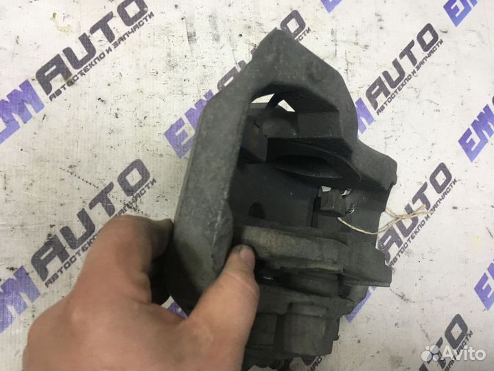 Суппорт тормозной передний правый бмв 730D F01