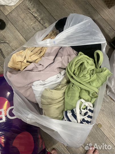 Пакеты с кучей одеждой