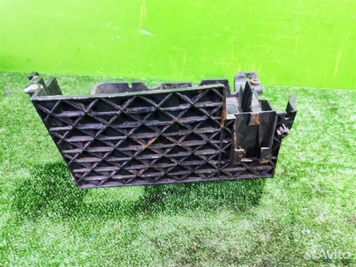 Площадка под акб Renault Scenic 2 (JM) 2008