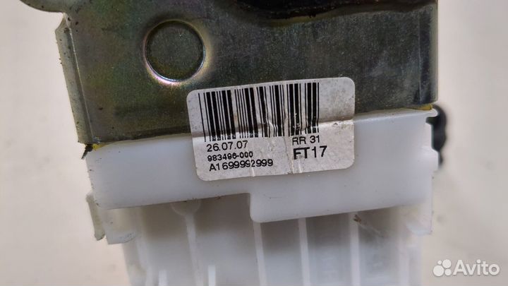 Замок двери правый задний Mercedes B W245