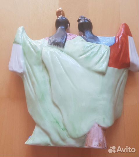 Фарфоровая статуэтка Китай