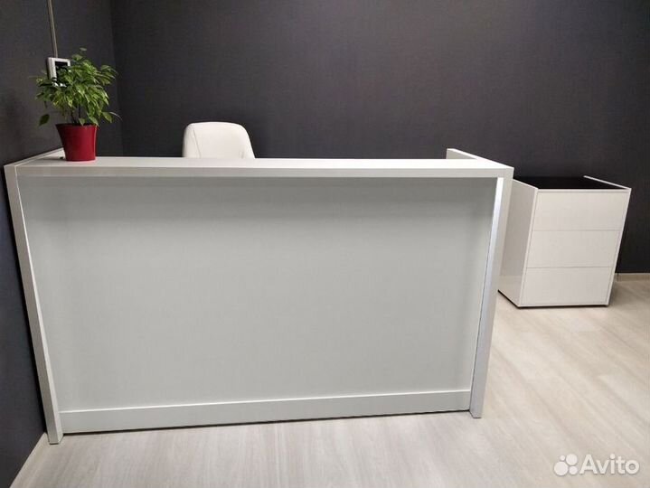 Стойка ресепшн