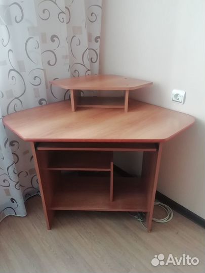 Компьютерный стол, компьютерный стул, тумбочка