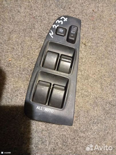 Блок упр. стеклоподьемниками на toyota avensis AZT