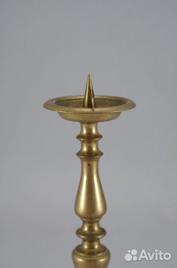 Одиночный подсвечник из металла винтаж