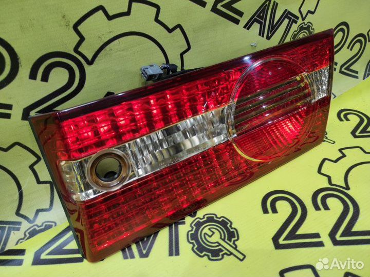 Стоп сигнал в крышку багажника задний правый