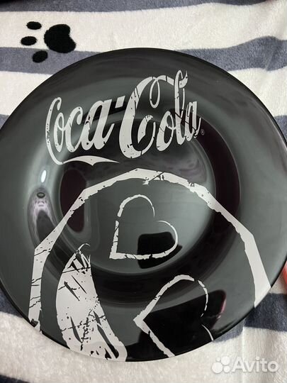 Тарелки кока кола