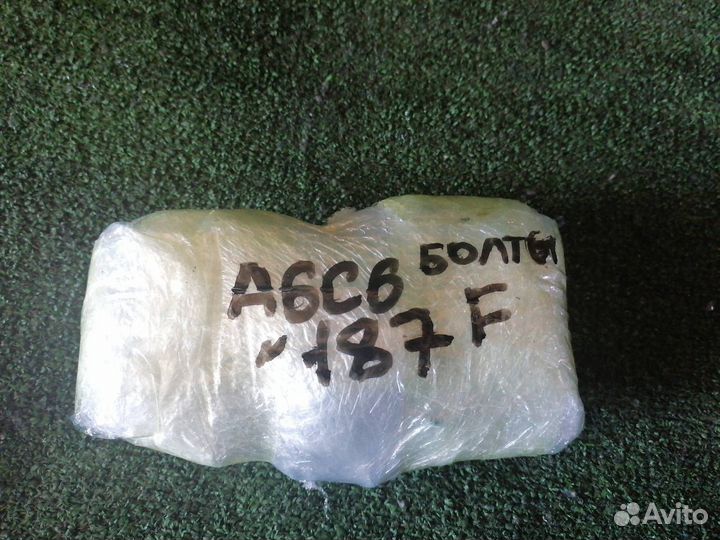 Болт подвески передний Audi A6 C6 ccea 2010