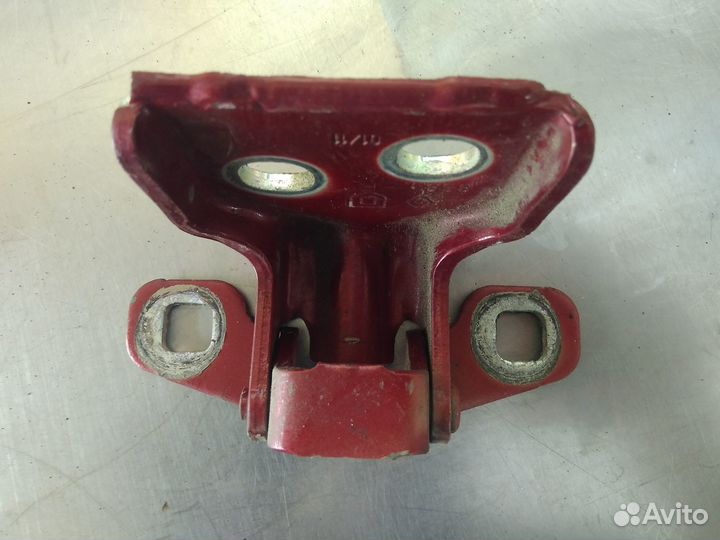 Петля двери задней левой нижняя Renault Sandero 2009 2014