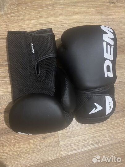 Боксерские перчатки 10 oz