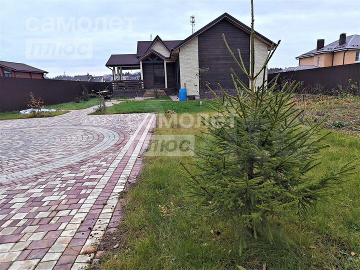 Дом 143 м² на участке 8,4 сот.