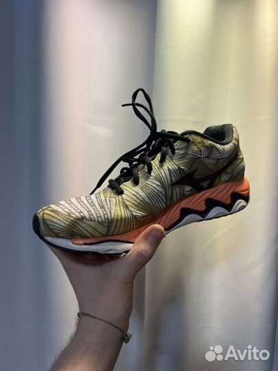 Кроссовки Mizuno Wave Paradox