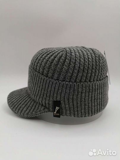 Шапка с козырьком