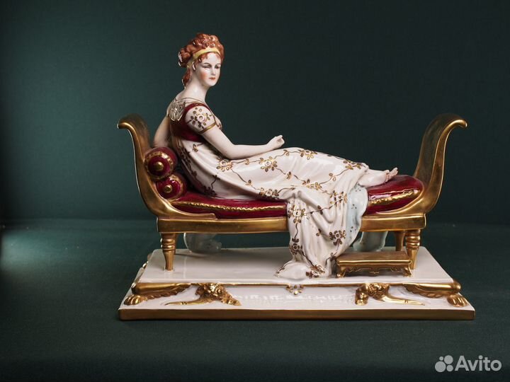 Фарфоровая статуэтка 