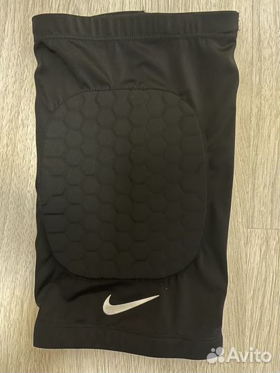 Наколенник Nike