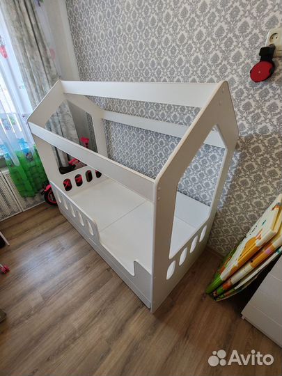 Кровать домик