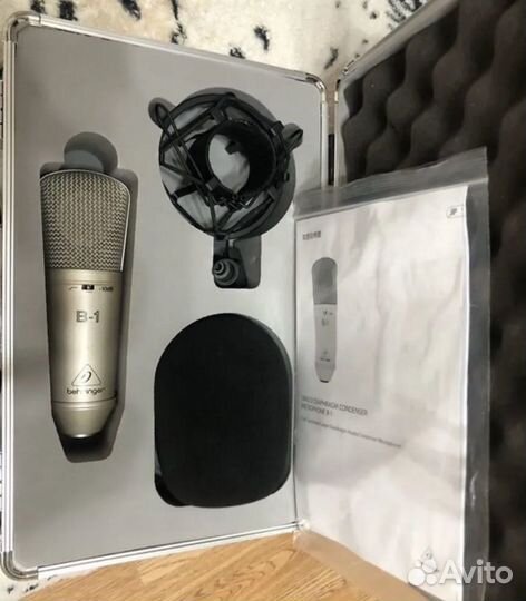 Студийный микрофон и звуковая карта