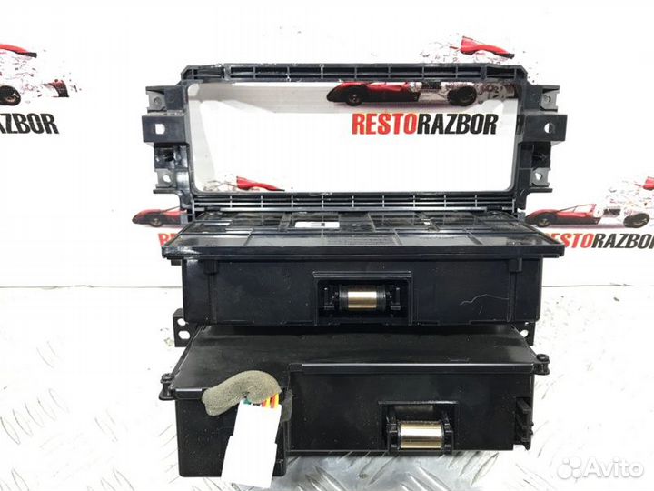 Бардачок центральной консоли Kia Sorento 1 2006