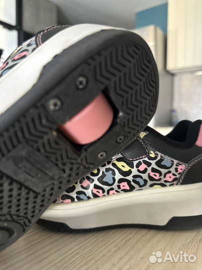 Кроссовки Heelys для девочки с роликами