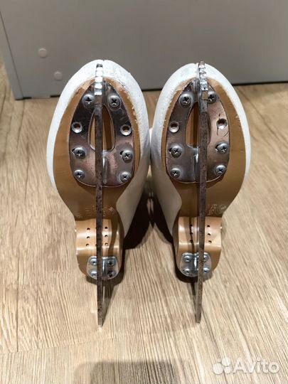 Фигурные коньки edea 195