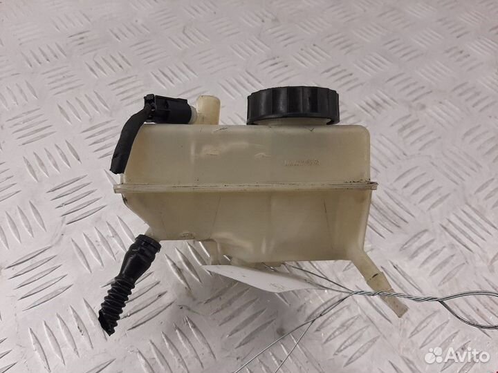 Бачок главного тормозного цилиндра Mercedes-Benz