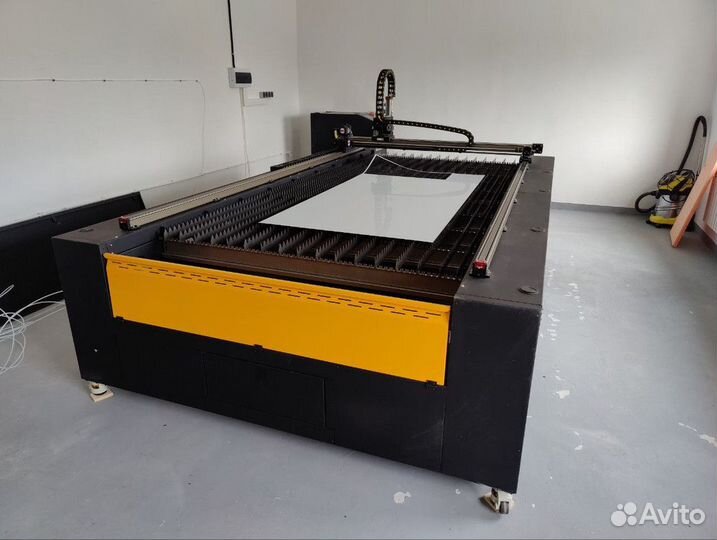 Оптоволоконный лазерный станок TauLaser 3015