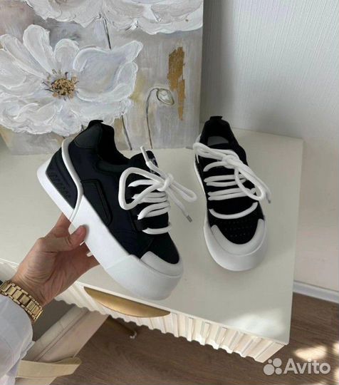 Кроссовки женские