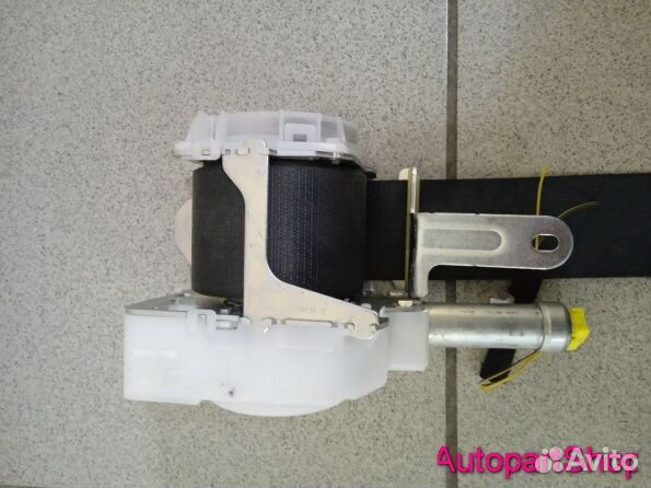 Ремень передний правый Toyota Corolla E210