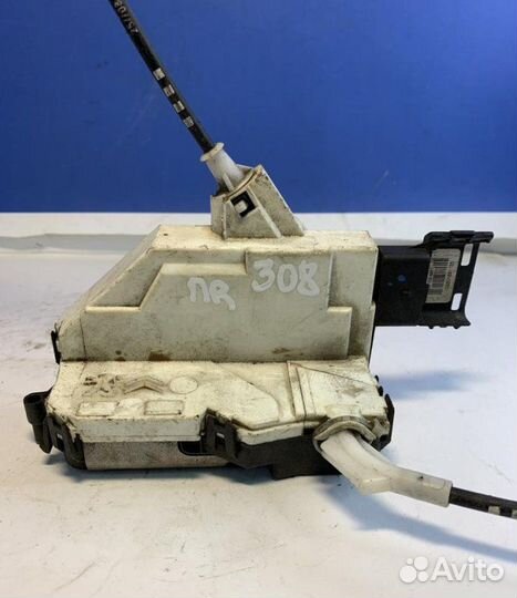 Замок двери передний правый Peugeot 308 2007-2015