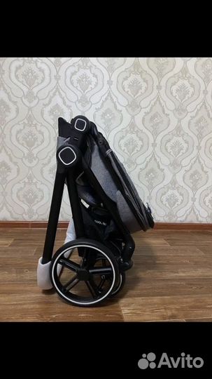 Коляска новая с реверсивным блоком серая